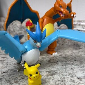 Pokémon Pikachu Articuno Charizard Action Figure